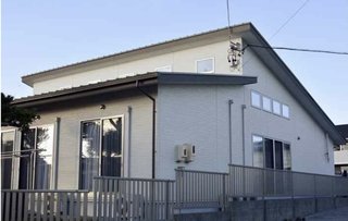 障害者施設入所の3人、内臓に穴　逮捕の元職員が複数人に暴行か