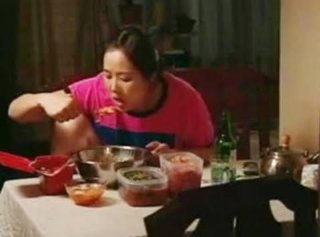 『NiziU』の汚い食事マナーに視聴者苦言