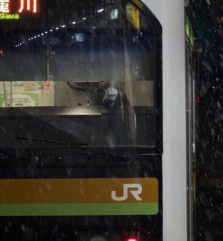 車掌が撮り鉄に向かって「中指」立てる　JR東が謝罪、本人は「カッとなった」と説明