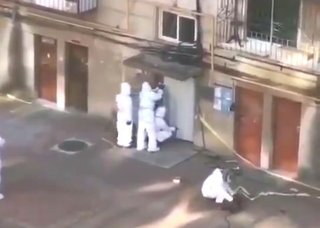 中国､感染者が出たマンションの扉を溶接 2週間後に餓死した住民らを火葬【新型コロナウイルス】