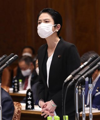 蓮舫氏､国会で菅総理をひたすら謝らせ｢そんな答弁だから言葉が伝わらない｣