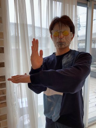 杉浦太陽「シュールすぎる」姿　妻・辻希美からのウルトラマンパックで変身　