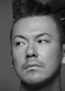 このイケメン、48歳に見える？