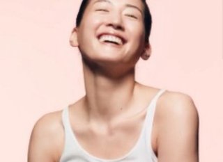 UAEの名所､日本の建国記念日を祝うライトアップ「日本に平和と繁栄を！」