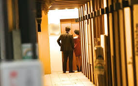 菅首相はコロナ禍でも朝昼晩「外食フルコース」の贅沢三昧　スガやめろ