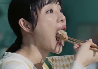 口から牛丼吐き出す石原さとみ