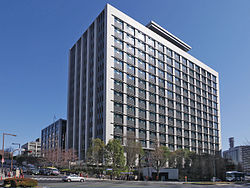 【内閣府調査】難民受け入れ｢もっと慎重に｣57%　永住許可取消し｢賛成｣75%