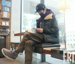 アンジャ渡部　書店の椅子に座り「ビジネス書を熟読」の日々