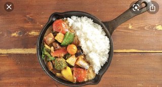 カレーにしめじとミニトマト入れたら姑に大爆笑された。