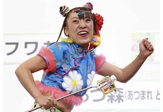 フワちゃん“Wブッキング”連発で崖っぷち…指原莉乃から「事務所入り」の助け船か