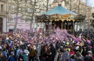 路上パーティーに6000人超、「許されない」と非難 仏