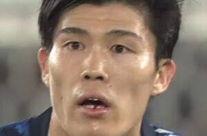 【サッカー】日韓親善試合、日本人選手が殴られ流血し歯が折れるもナゼか審判はスルー