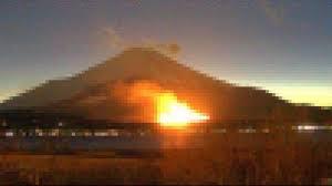 山梨県　自衛隊の演習場で火災　米軍が射撃訓練　韓国じゃないよ日本だよ。安倍スガ自民党