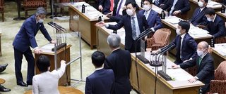 国会で偽証させようとした立憲･小西洋之を、維新･鈴木宗男が追及