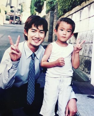 竹野内豊、真剣佑 約20年後越しの2ショット
