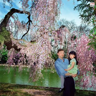 アジア人女児を養女にする白人