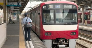 【13連勤】京急､あまりの低賃金･重労働に社員がJRや他同業他社へ逃亡してしまい1割近くが欠員