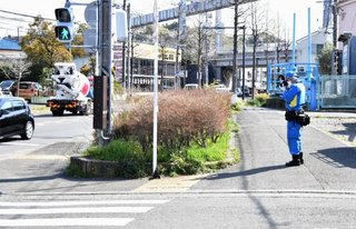 早朝に大音量で音楽流す車に注意した18歳､降りて来た男3人に刺され死亡