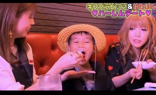 不登校YouTuberのゆたぼんくん、年上の女に囲まれて避妊具をプレゼントされる