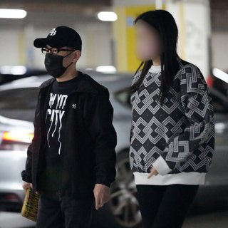 岡村隆史、結婚後初2ショット撮った！バレリーナ妻と韓国料理デート