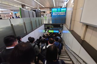 小池知事､緊急事態宣言でJR減便を要請→満員電車がヤバすぎて密地獄の状態に