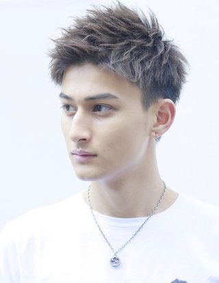 短髪で前髪上げてる男の特徴