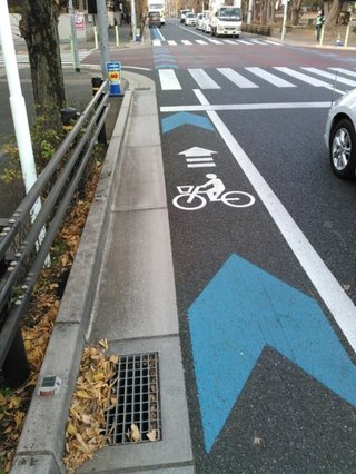 自転車は車道側走行