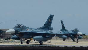 空自のF2戦闘機同士が上空で接触　山口・花尾山 これは韓国じゃないよ。日本だよ。安倍スガ自民党。
