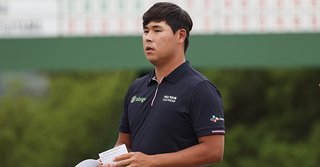 【マスターズ】韓国人選手が癇癪を起こしてパターを破壊 ボールを池にポイ捨て【ゴルフ】