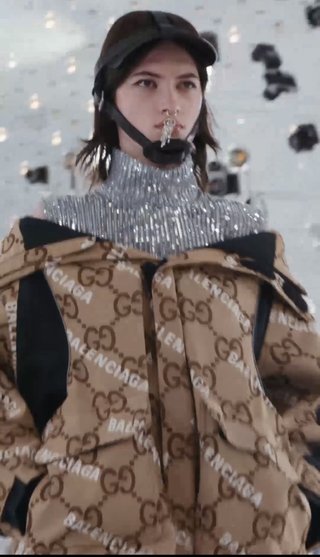 グッチとバレンシアガがコラボ　両者のロゴやデザインが融合