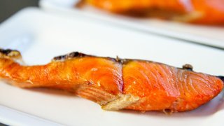 パリッパリに焼けた鮭の皮