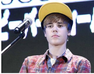 またか…ジャスティン・ビーバーのＭステ衣装に“旭日旗”批判　韓国メディアの異常さ