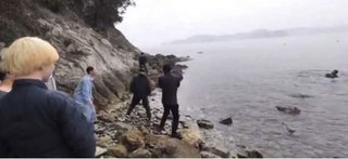 水難事故の関係者前で「溺れたフリ」　YouTuberドッキリに「無神経すぎる」批判続出→
