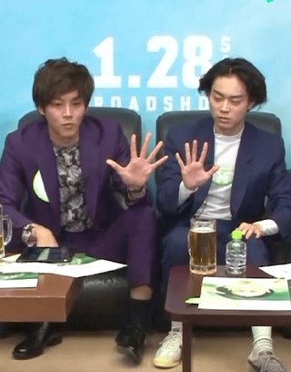 松坂桃李の手がデカ過ぎる