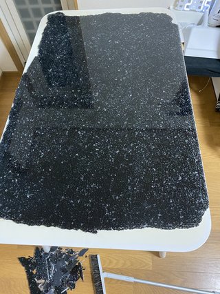 いきなりガラステーブルが爆発したんだけど！！