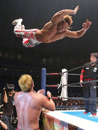 新宿で10代男女が飛び降りか　2人死亡、遺書のようなメモも