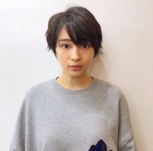 ロングヘアーをバッサリ…