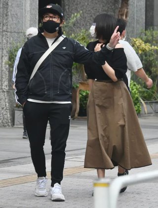 「キミの彼氏になりたい」有村昆とセクシー美女がラブホテルでの夜