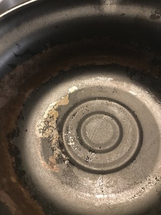 天ぷらの鍋の中が剥がれてきたら
