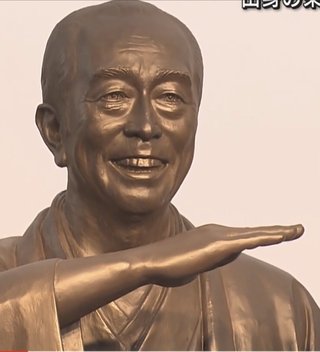 帰ってきた「アイーン」…志村けんさん銅像、出身地・東村山で除幕式