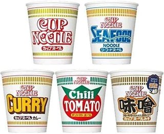 夜食にカップヌードル