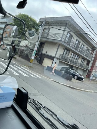 マスクをつけた全裸男が徘徊　札幌