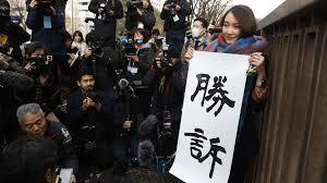 安倍前総理・菅義偉総理がレイプ事件をもみ消したおかげで稲村亜美に群がって何かをする中学生まで
