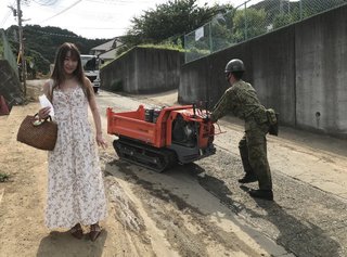 ワンピにヒールで熱海土砂災害現場を取材　炎上してしまう