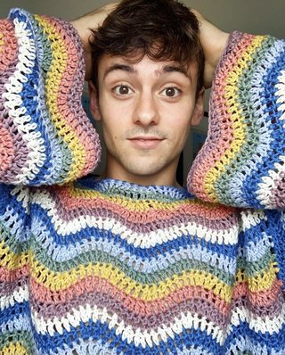 「うちの子に着せたい」の声殺到　五輪会場で編み物をしていた英金メダリスト、作っていたのは