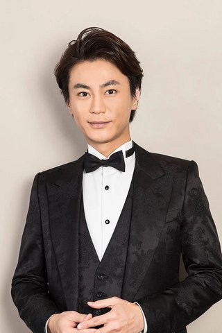 氷川きよし、シャドー＆リップのメイク顔を公開「美人化が止まらない」「ますます綺麗に」    