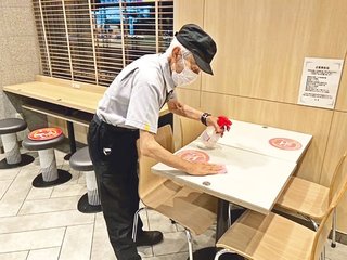 マック店員 日本最高齢９３歳 週４夜勤「働くことが好き」