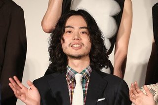 「菅田将暉」母が“マルチ化粧品”の広告塔に　売り文句は「菅田将暉さんのお母さんも会員」 