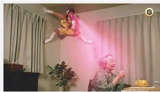 アルソックのCMで壁に張り付いてるさおりんって