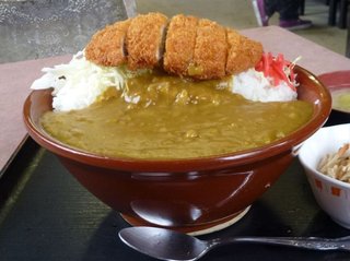 このカツカレーを１人で完食できたら１万５千円もらえる。残したら代金1500円を払わなきゃいけない